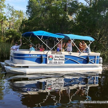 River Safaris, Stationary Class A Motorcoach, Old Homosassa Exterior photo